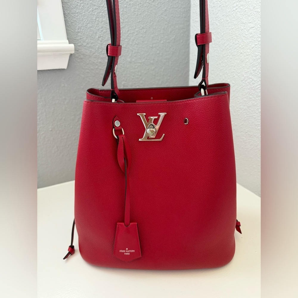 Louis Vuitton Lockme Buket Bag